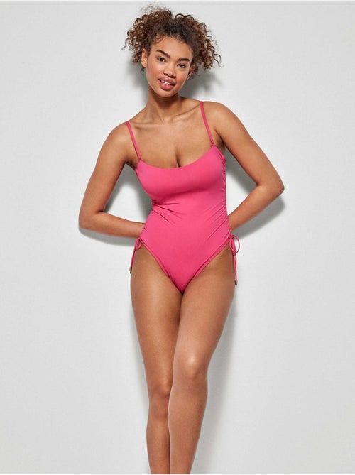 Maillot de bain sans armature avec mousse et bretelles détachables - Kiabi Maillot de bain sans armature avec mousse et bretelles détachables - Kiabi