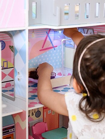 Maison De Poupées & 11 Accessoires Pour Poupées