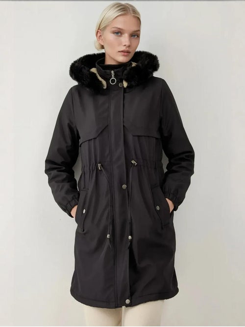 Manteau à capuche en fausse fourrure bdart - Kiabi Manteau à capuche en fausse fourrure bdart - Kiabi