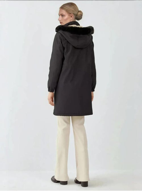 Manteau à capuche en fausse fourrure bdart - Kiabi Manteau à capuche en fausse fourrure bdart - Kiabi