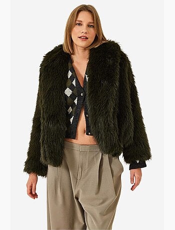 Manteau court à col ouvert en fausse fourrure lucci