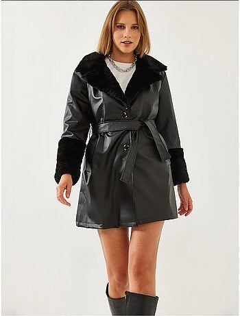 Manteau court en cuir doublé de fourrure lucci