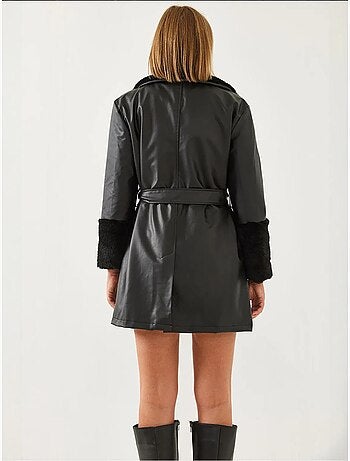 Manteau court en cuir doublé de fourrure lucci
