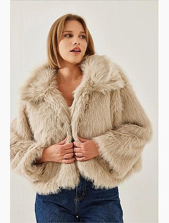 Manteau court en fausse fourrure à manches longues et à devant ouvert lucci