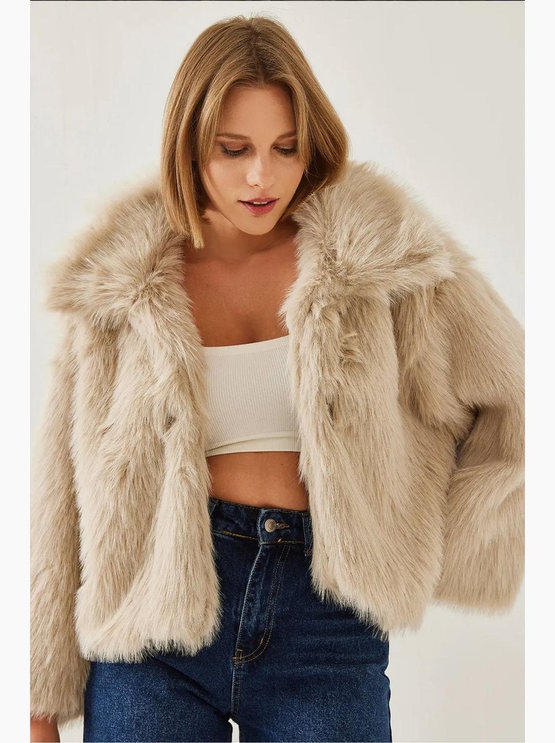Manteau court en fausse fourrure à manches longues et à devant ouvert lucci Beige argile - Kiabi