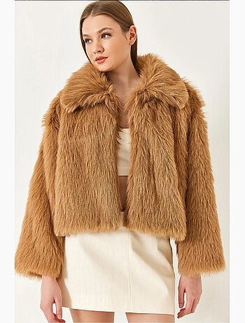 Manteau court en fausse fourrure à manches longues et à devant ouvert lucci