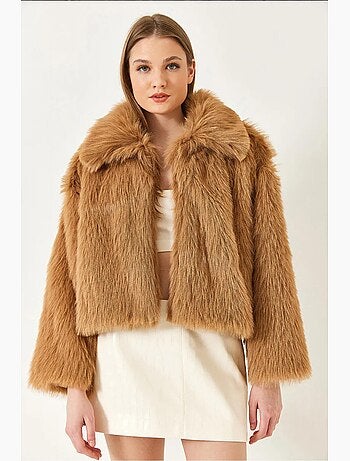 Manteau court en fausse fourrure à manches longues et à devant ouvert lucci