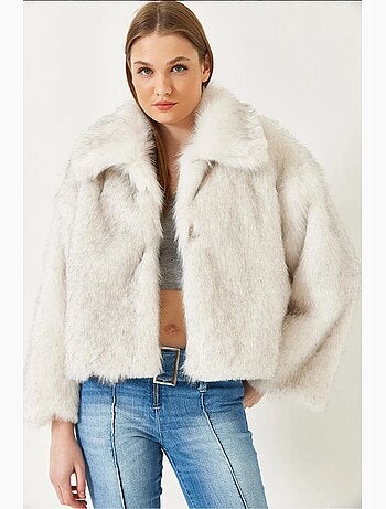 Manteau court en fausse fourrure à manches longues et à devant ouvert lucci
