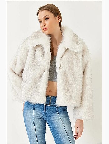 Manteau court en fausse fourrure à manches longues et à devant ouvert lucci
