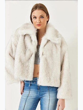 Manteau court en fausse fourrure à manches longues et à devant ouvert lucci