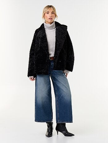 Manteau court en fausse fourrure effet astrakan