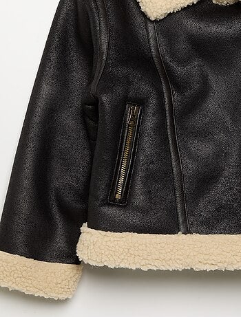 Manteau court en peau lainée