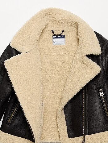 Manteau court en peau lainée