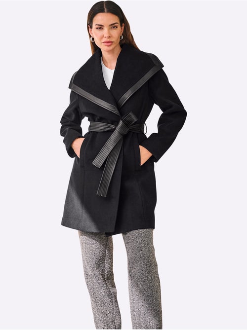 Manteau Court Encolure Tendance - Taille Standard - Helline - Kiabi Manteau Court Encolure Tendance - Taille Standard - Helline - Kiabi