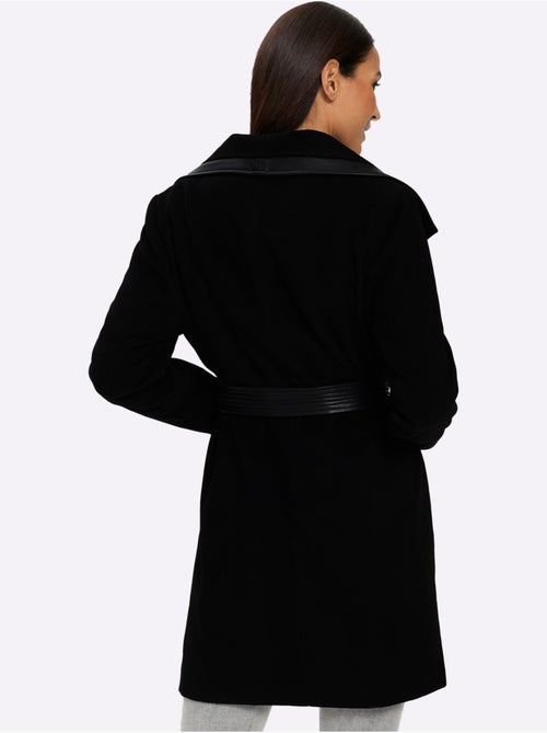 Manteau Court Encolure Tendance - Taille Standard - Helline - Kiabi Manteau Court Encolure Tendance - Taille Standard - Helline - Kiabi