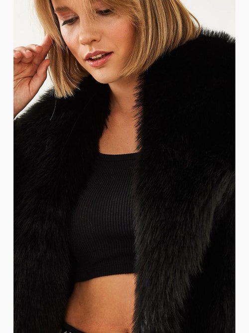 Manteau en fausse fourrure de qualité supérieure doublé avec col mbms lucci - Kiabi Manteau en fausse fourrure de qualité supérieure doublé avec col mbms lucci - Kiabi