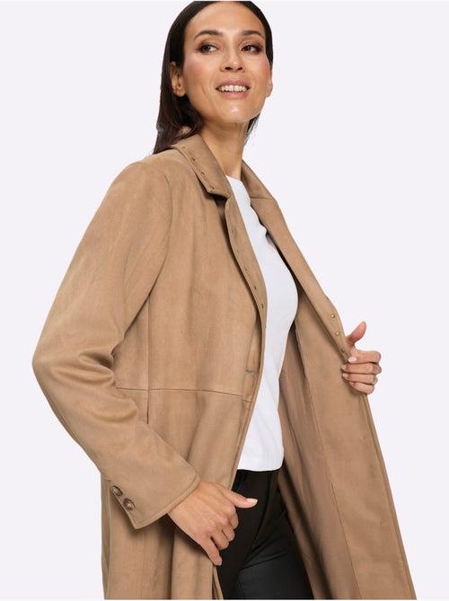 Manteau en synthétique rivets décoratifs - taille standard - helline - Kiabi Manteau en synthétique rivets décoratifs - taille standard - helline - Kiabi