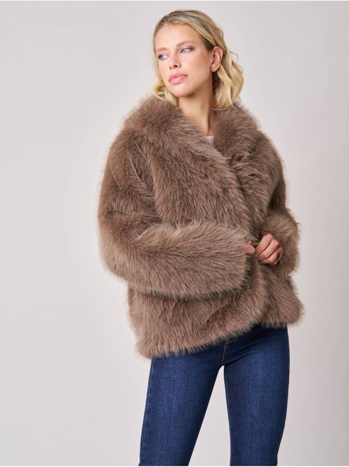 Manteau femme effet fourrure 'deeluxe' - Kiabi Manteau femme effet fourrure 'deeluxe' - Kiabi