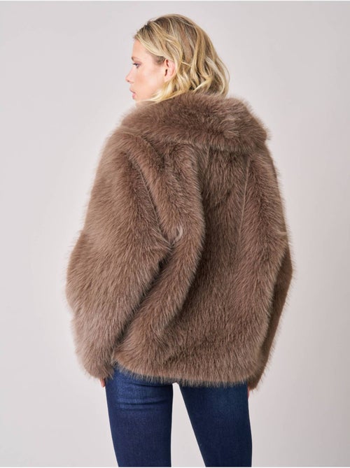 Manteau femme effet fourrure 'deeluxe' - Kiabi Manteau femme effet fourrure 'deeluxe' - Kiabi