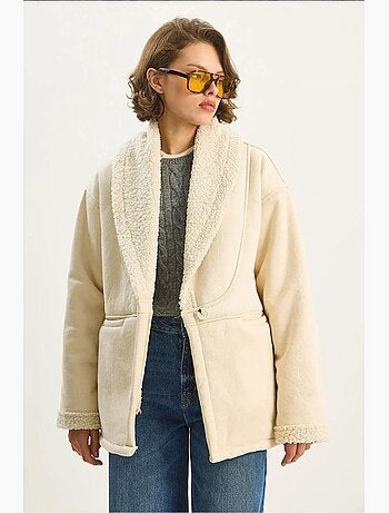 Manteau long boutonné en fausse fourrure lucci