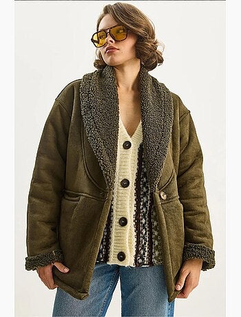 Manteau long boutonné en fausse fourrure lucci