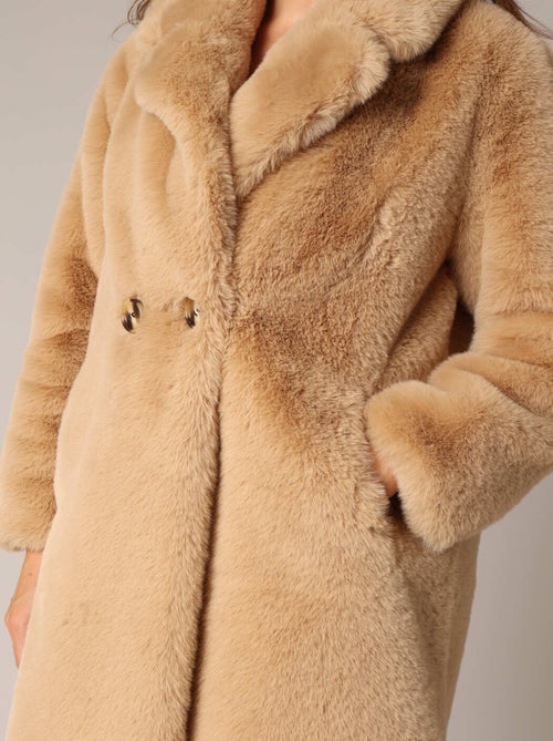 Manteau long imitation fourrure à col large
 'Deeluxe' - Kiabi