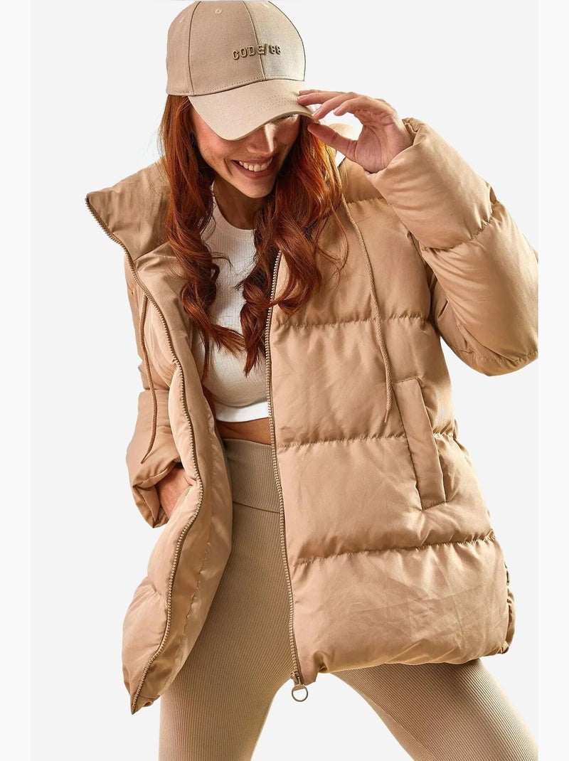 Manteau long matelassé avec capuche à cordon de serrage lucci Camel - Kiabi