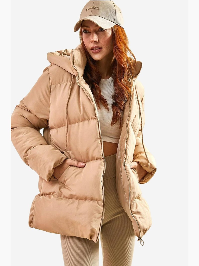 Manteau long matelassé avec capuche à cordon de serrage lucci Camel - Kiabi