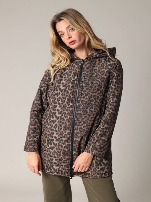 Manteau long réversible, un côté uni et un côté imprimé léopard
 'Deeluxe' - Kiabi