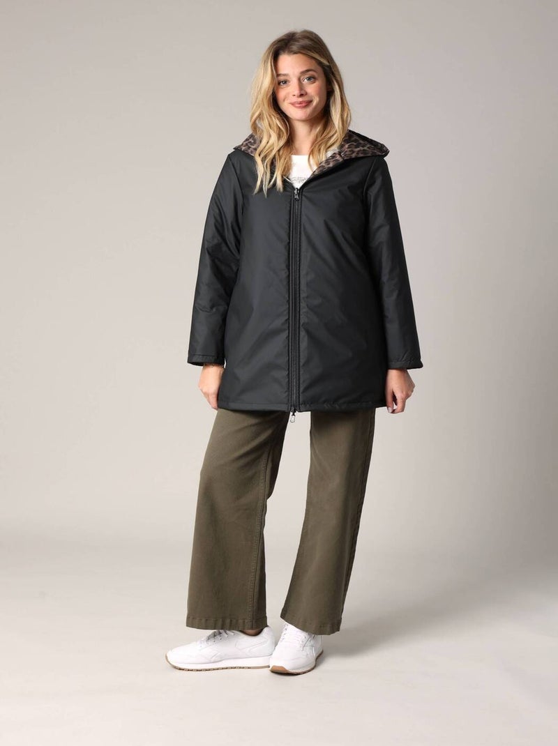 Manteau long réversible, un côté uni et un côté imprimé léopard
 'Deeluxe' Noir - Kiabi
