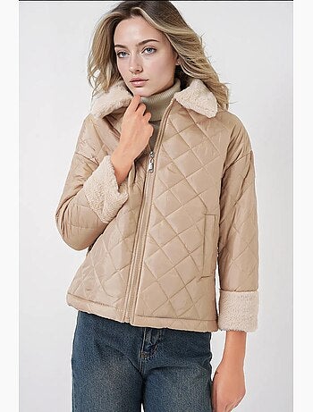 Manteau matelassé avec détails en fausse fourrure bdart