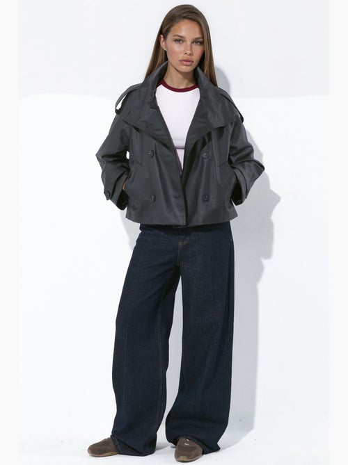 Manteau trench court en simili cuir hiccup - Kiabi Manteau trench court en simili cuir hiccup - Kiabi
