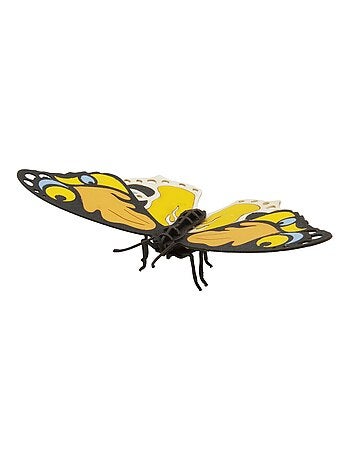 Maquette 3d en papier papillon coloré