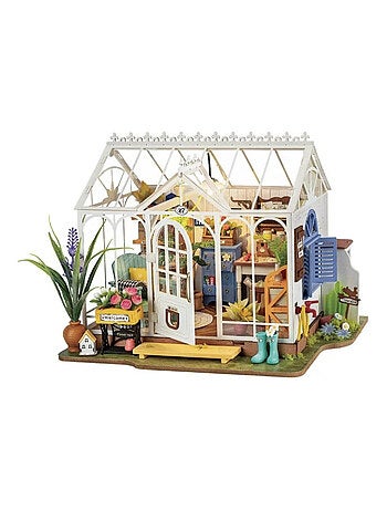 Maquette dreamy garden house