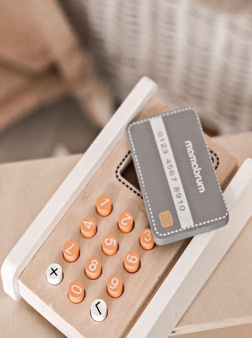 Marchande Enfant bois - Stand Vendeur Balance, Terminal avec Carte & 4 Pommes - Kiabi