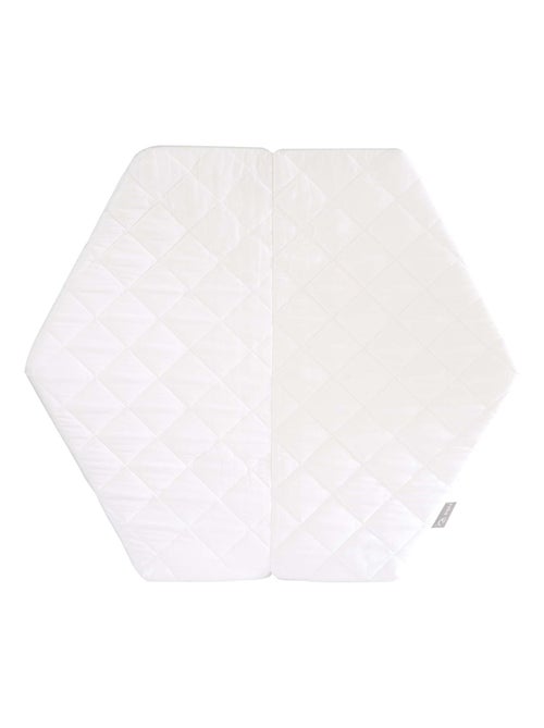 Matelas parc bébé hexagonal avec housse piquée amovible ROBA - Kiabi Matelas parc bébé hexagonal avec housse piquée amovible ROBA - Kiabi