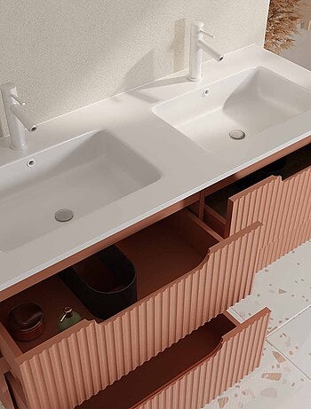 Meuble de salle de bain double vasque encastrée avec façade ondulée et rangements spacieux