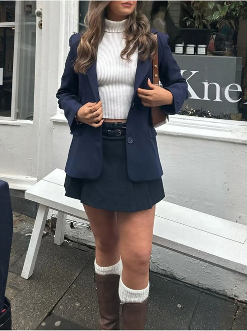 Mini-jupe courte plissée taille mi-haute avec ceinture - Kiabi Mini-jupe courte plissée taille mi-haute avec ceinture - Kiabi