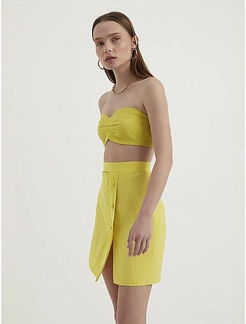 Mini-jupe taille haute avec boutons latéraux