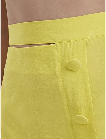 Mini-jupe taille haute avec boutons latéraux