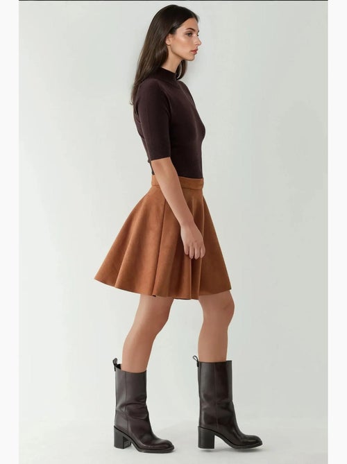 Mini-jupe taille haute en faux daim avec fermeture éclair hiccup - Kiabi Mini-jupe taille haute en faux daim avec fermeture éclair hiccup - Kiabi