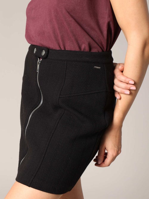 Mini-jupe texturée avec fermeture zippée à l’avant
 'Deeluxe' - Kiabi
