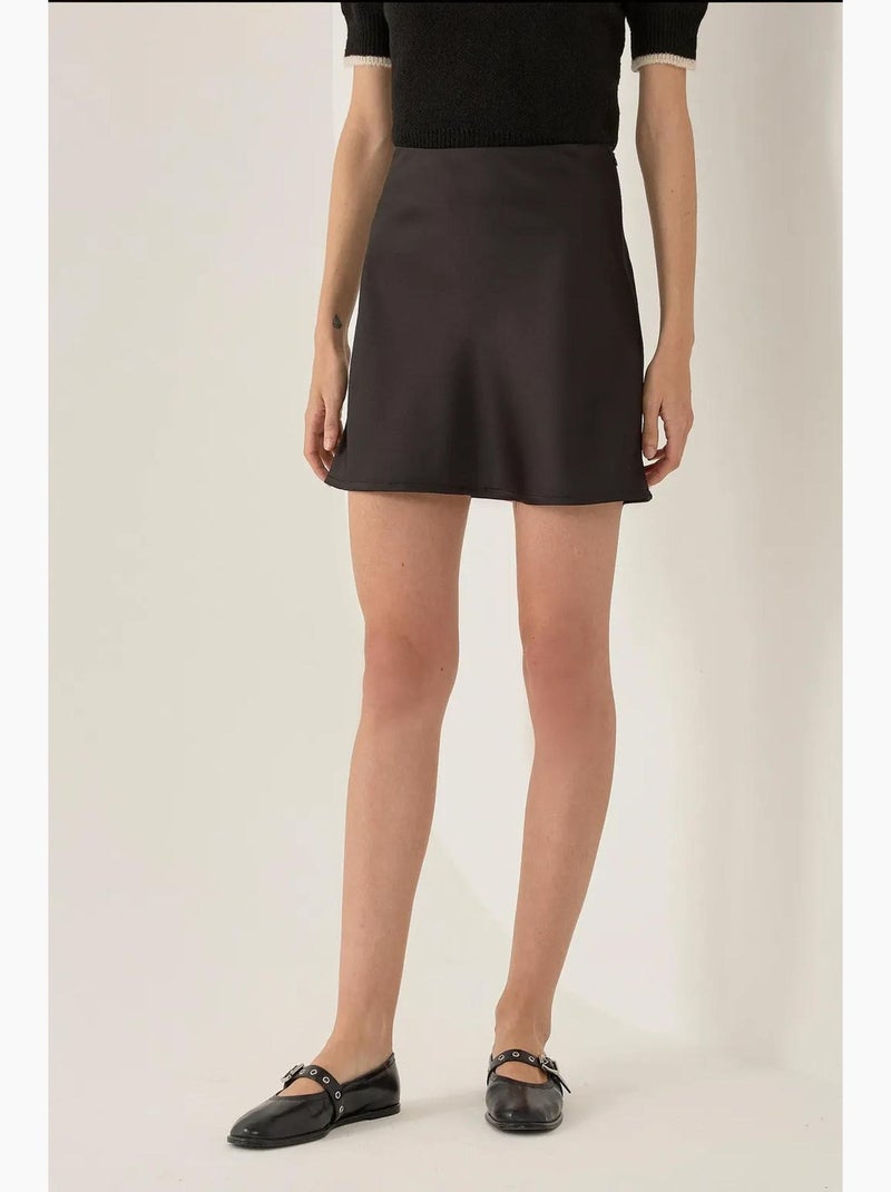Mini-jupe unie en satin hiccup Noir - Kiabi