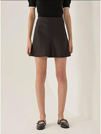 Mini-jupe unie en satin