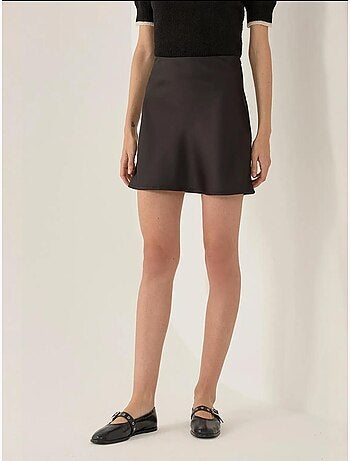 Mini-jupe unie en satin