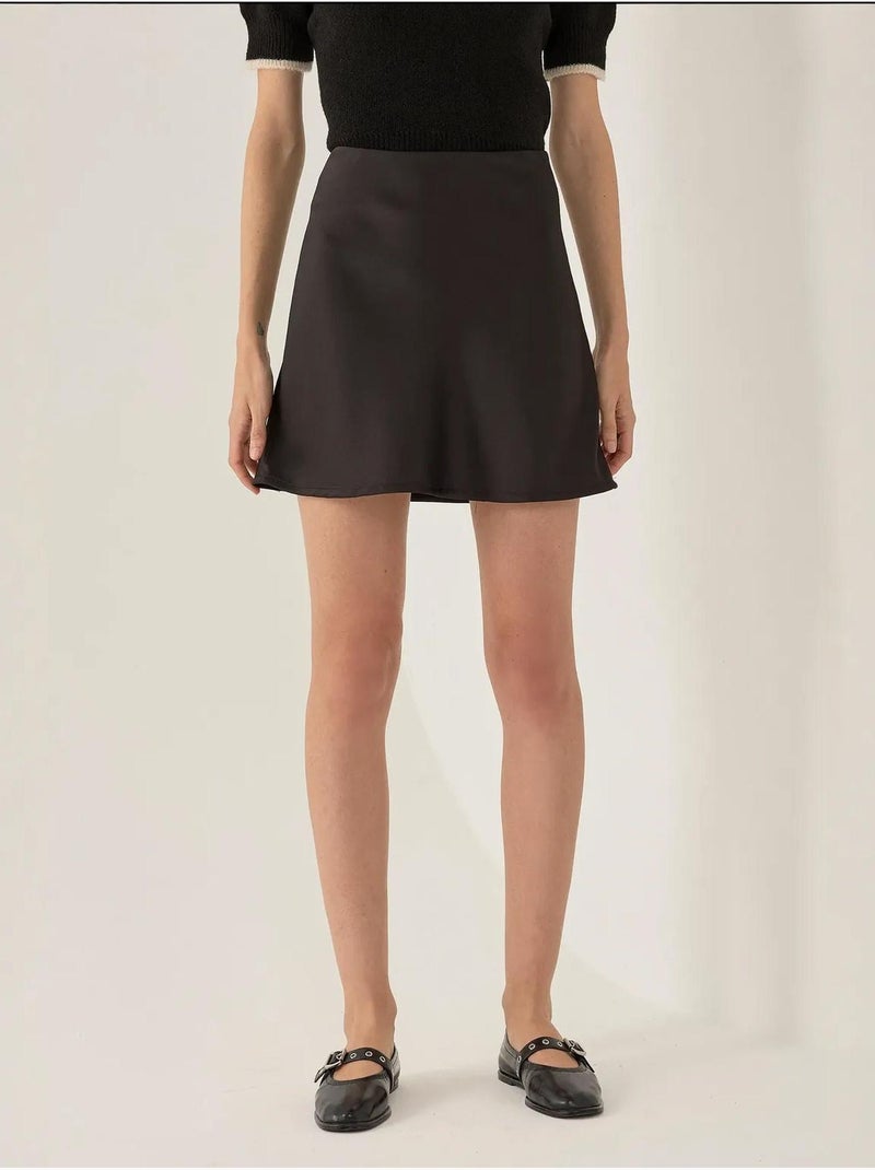 Mini-jupe unie en satin Noir - Kiabi