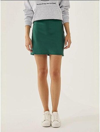 Mini-jupe unie en satin