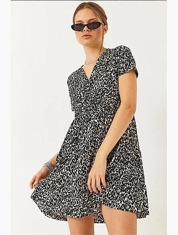 Mini-robe à manches courtes et col cache-cœur à motifs lucci