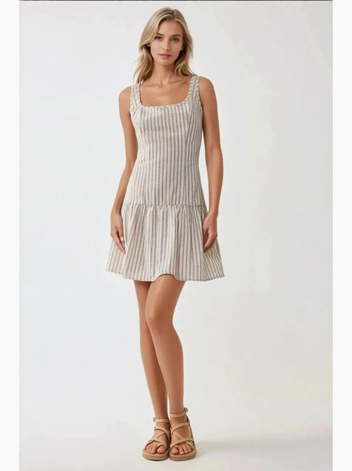 Mini-robe ajustée à col carré hiccup - Kiabi Mini-robe ajustée à col carré hiccup - Kiabi