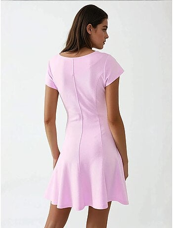 Mini-robe basique douce à col ras du cou élastique